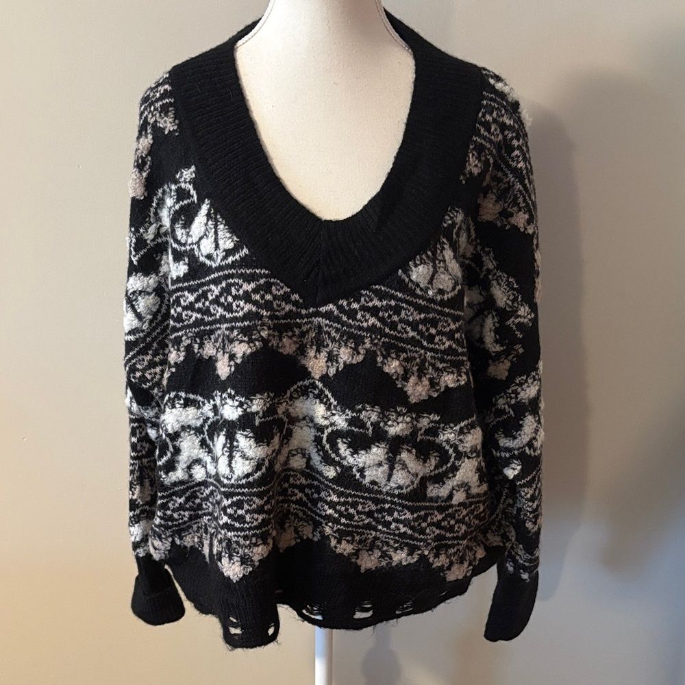 Anthropologie Oversized Black and Cream Patterned Women's Sweater. Size Medium